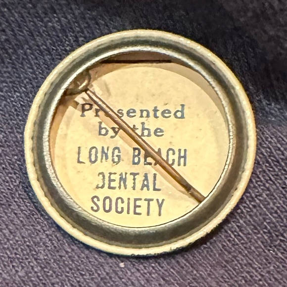 Rare Mid-Century Long Beach Tooth Brush Brigade Buttons - Picture 7 of 9